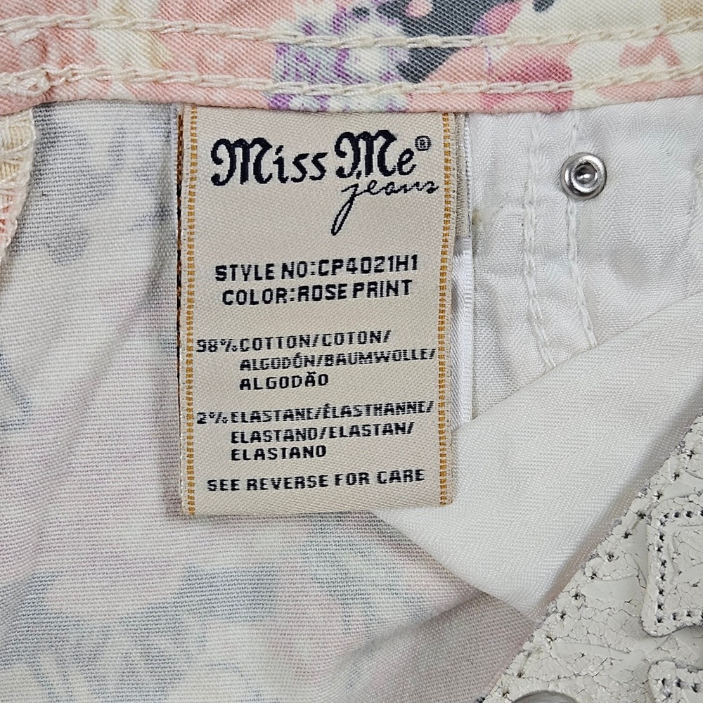 Miss Me Rose Print Floral Cargo Shorts Size 27 Pink Purple CP4021H1 Frayed Hem - Picture 6 of 7